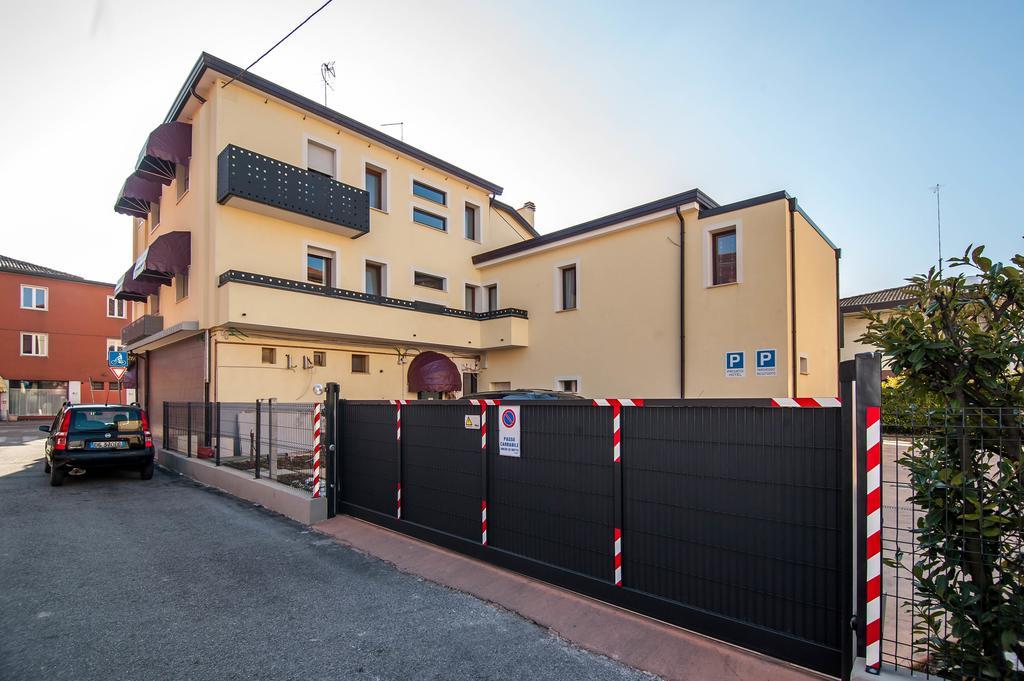 Al Piccolo Hotel Mestre Luaran gambar